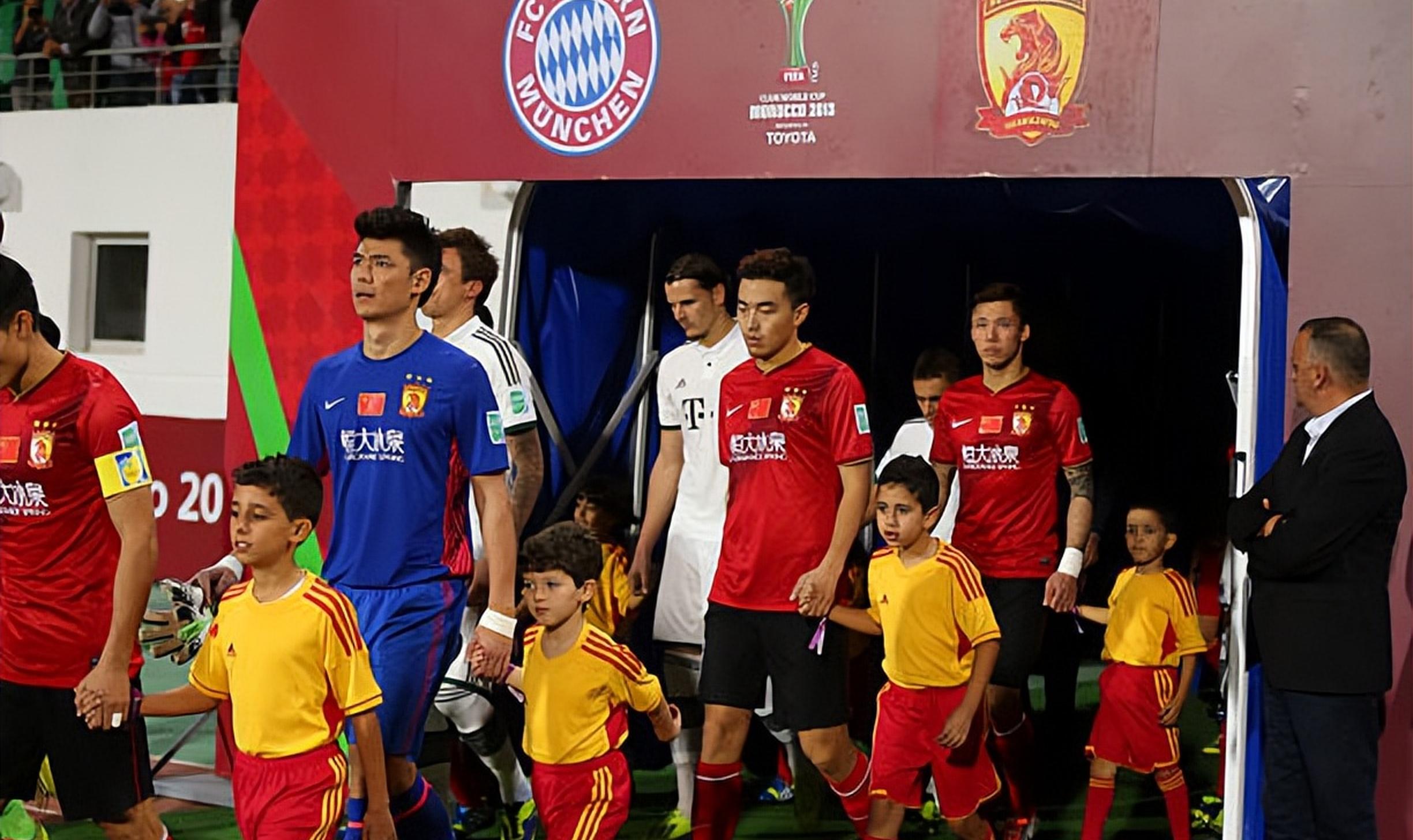 中国国家队备战奥运战新西兰队争夺胜利