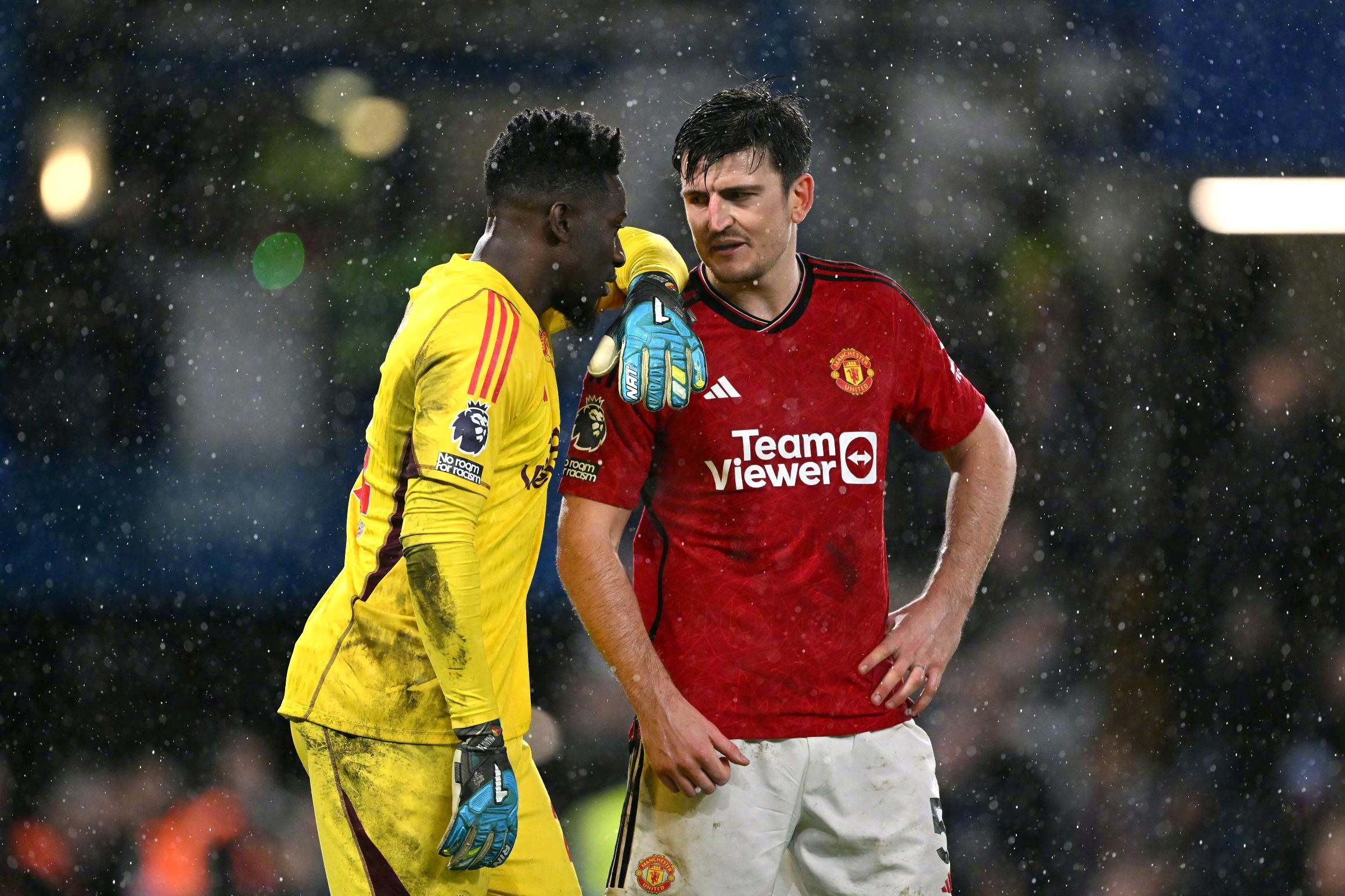 雷火电竞app-曼联在英超比赛中获胜，争冠形势激烈