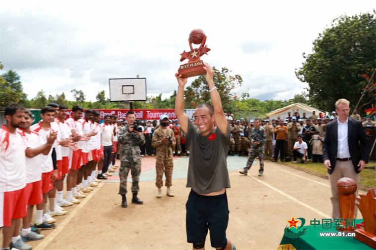 包含刚果篮球选手出征锦标赛力争战胜的词条