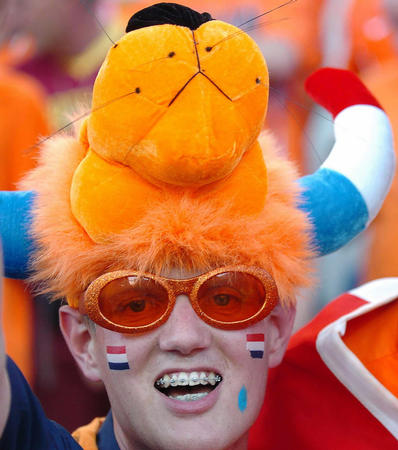 瑞典队在硝烟弥漫中取得胜利 瑞典队在硝烟弥漫中取得胜利