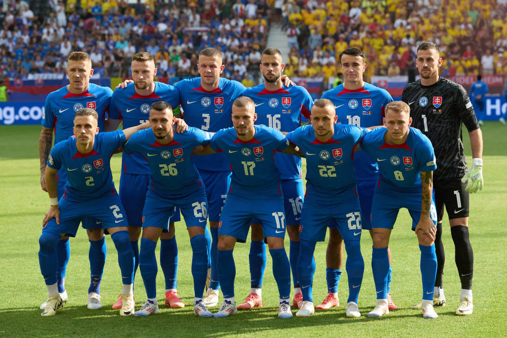 包含斯洛伐克国家队在欧预赛中实现突破的词条