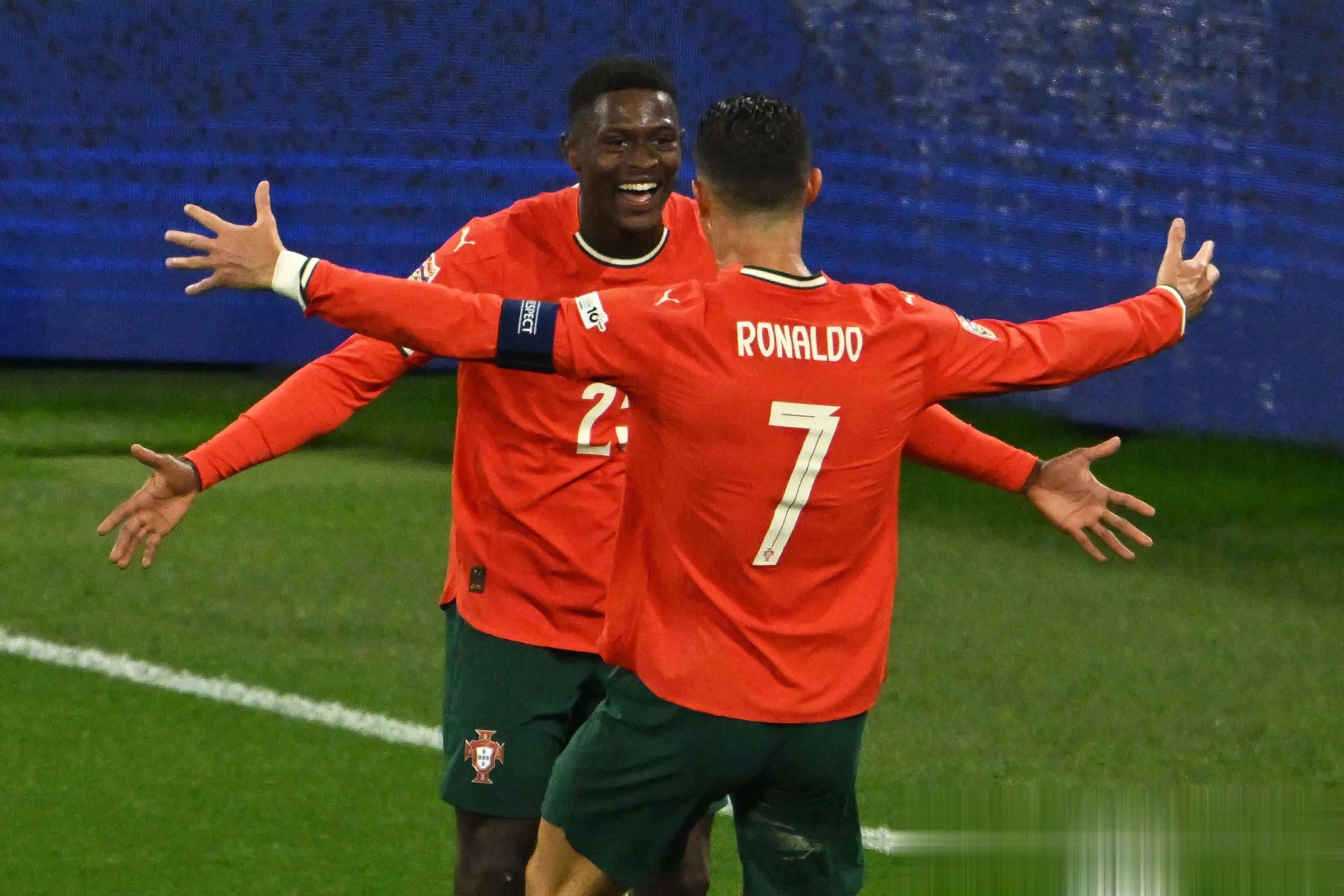 包含欧国联比赛葡萄牙明星球员喜获进球，球队士气高涨的词条