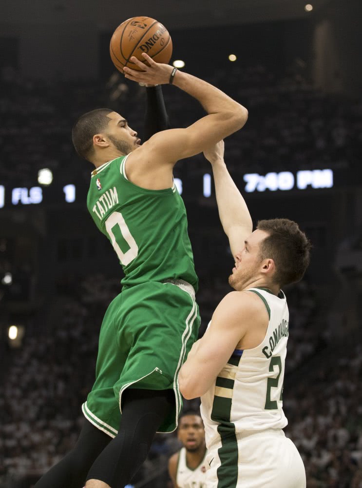 雷火电竞官网-奇才碾压雄鹿，塔图姆爆发神勇