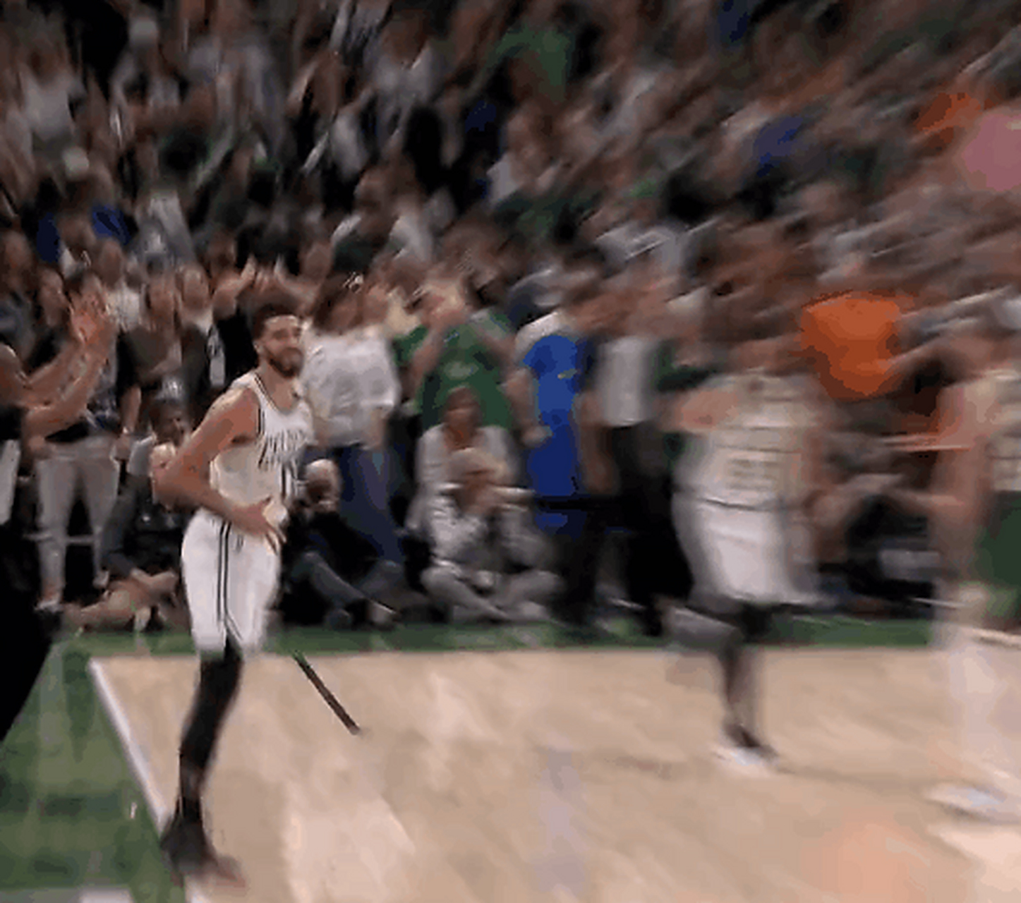 奇才碾压雄鹿，塔图姆爆发神勇