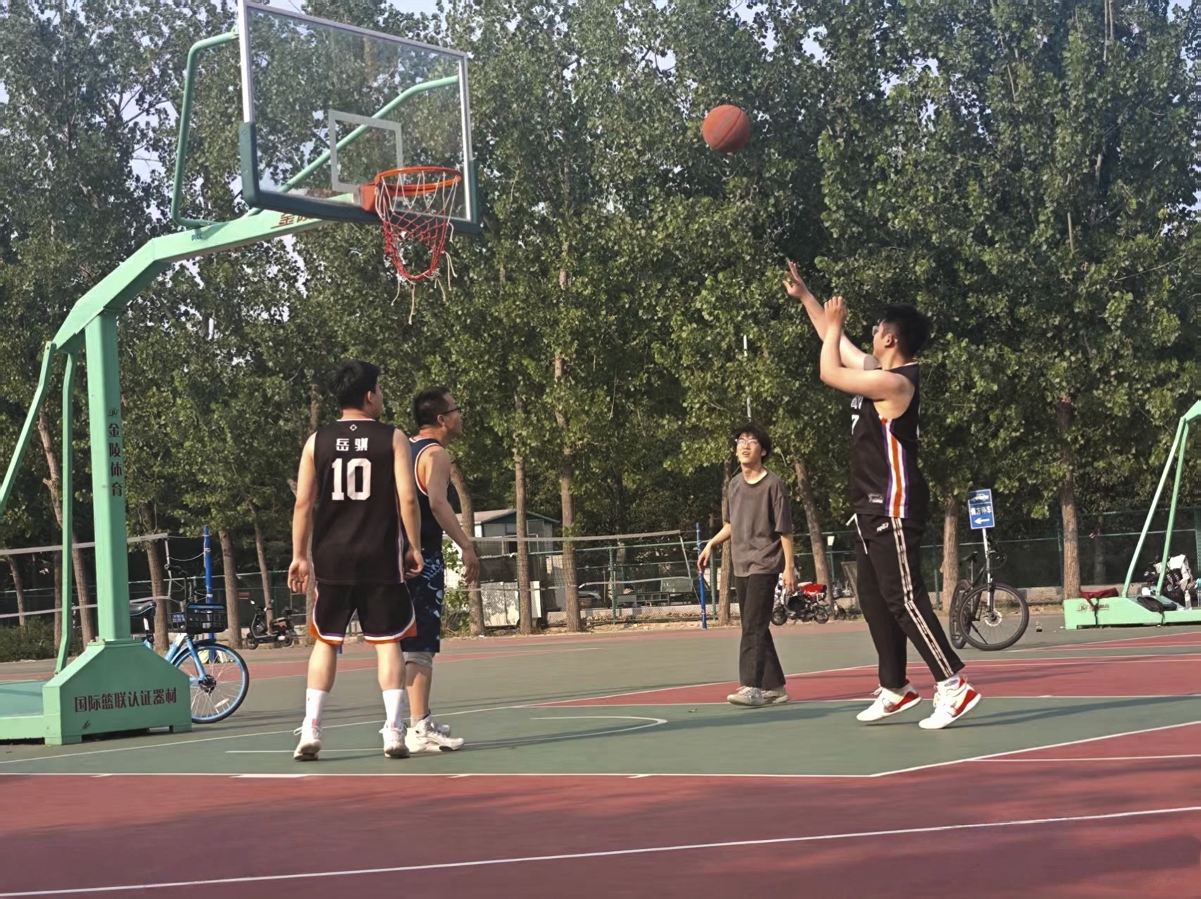 关于运动赛场的激情燃烧，精彩纷呈的信息