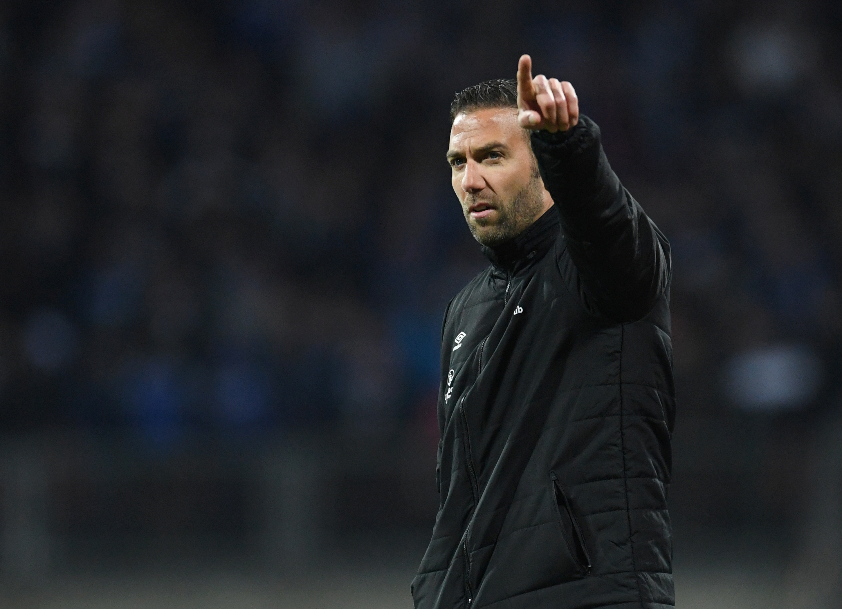 沙尔克客场战平劲旅，坚守不败