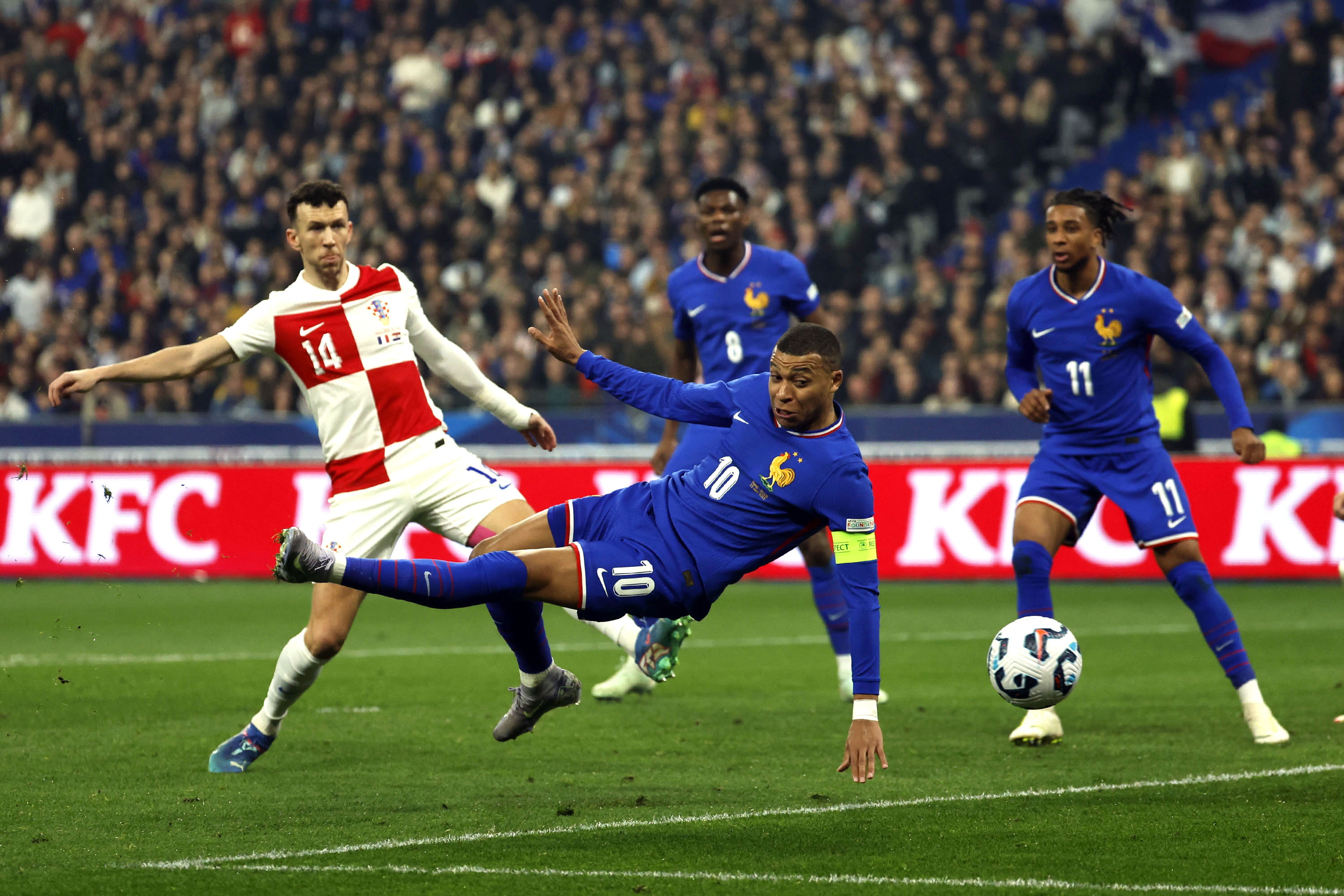 足球强队鏖战欧洲，实力强大取胜