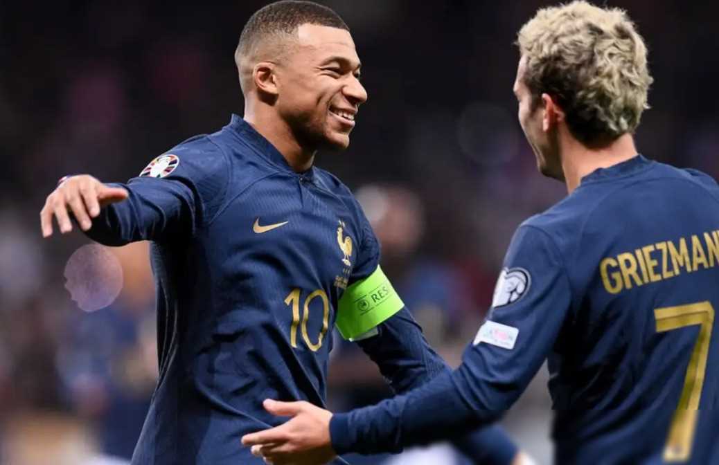 法国球员紧急换人出场，激励团队迎战