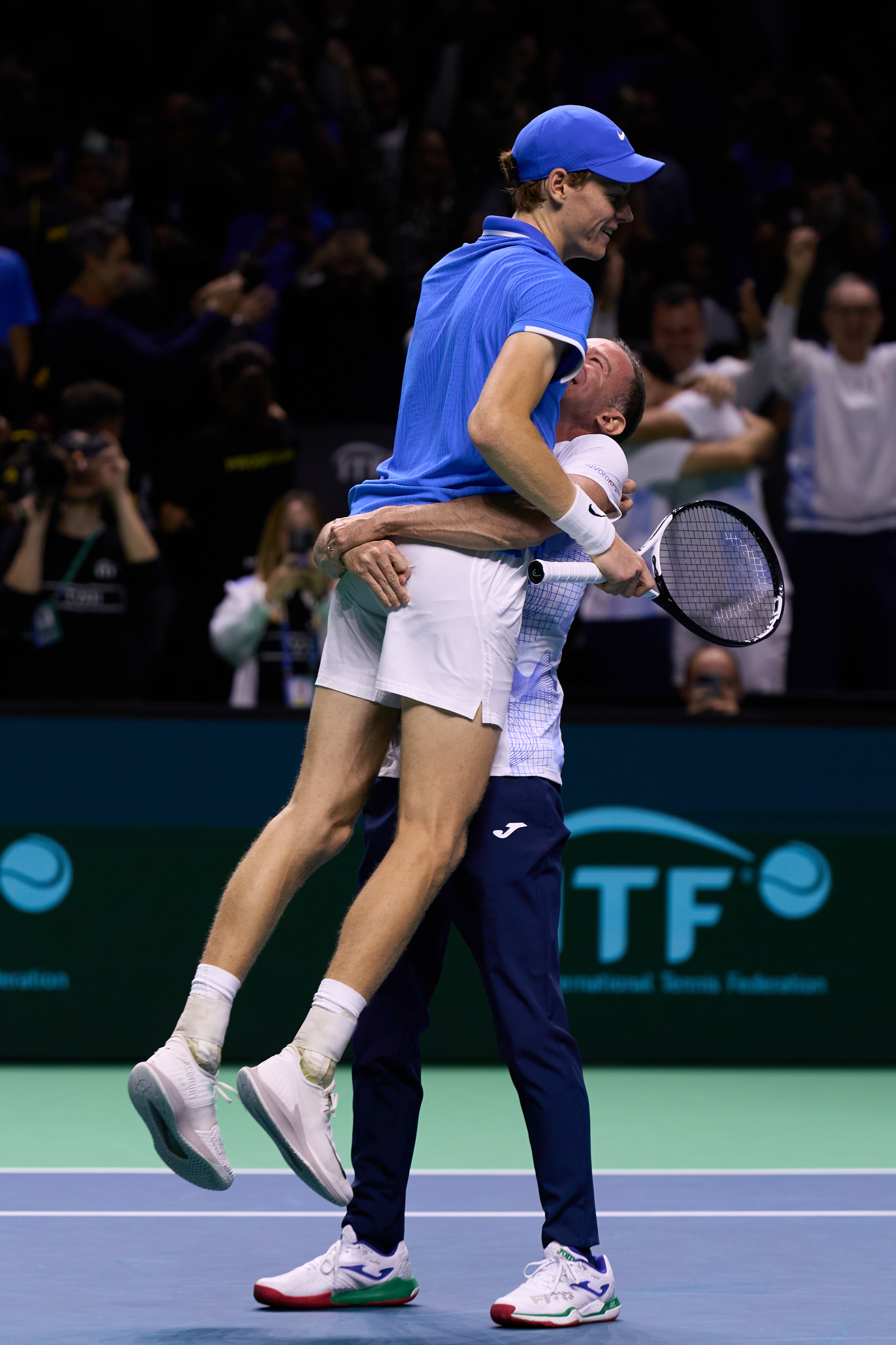 包含戴维斯杯完胜澳网，纳达尔带队取胜的词条