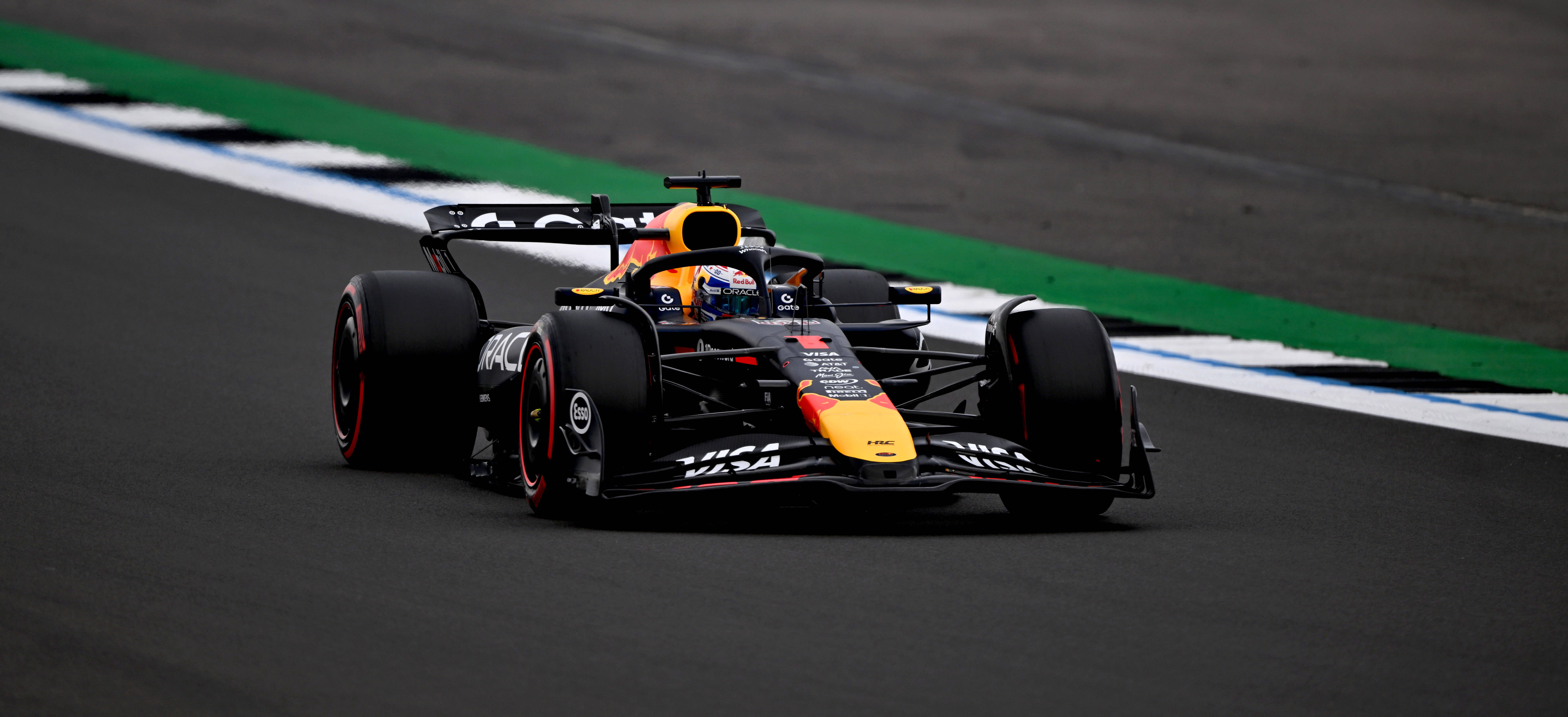 红牛车队轻取阿斯顿马丁，皮亚斯特里惊艳四座的简单介绍