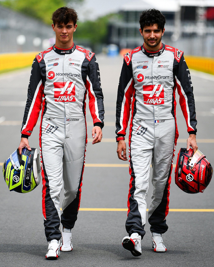 红牛二队翻盘哈斯车队，塞恩斯扛起全队