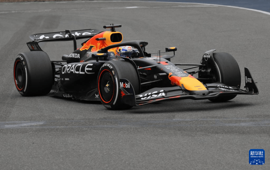 红牛二队翻盘哈斯车队，塞恩斯扛起全队