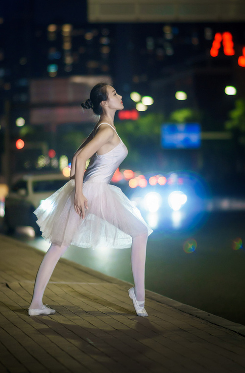 唯一之夜，门迪节奏在F1新赛季揭幕战中的绝对掌控