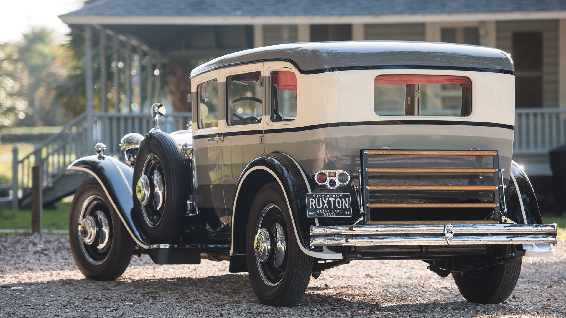 绿茵鹰击长空，篮球横扫千军—双重焦点战中的统治力展示