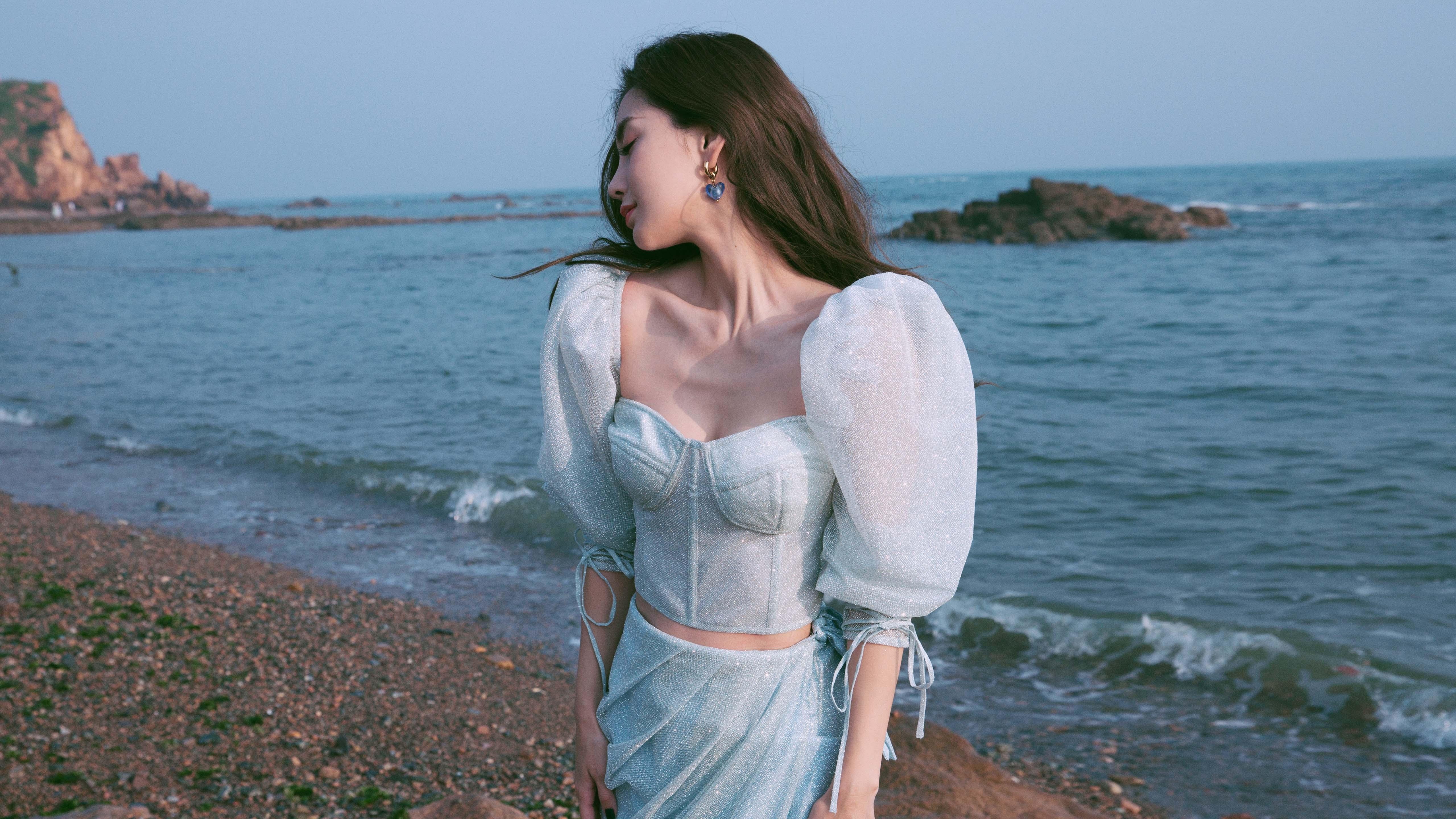 球场宁静守护者，德甲争冠夜，法比尼奥以沉默里程碑扼住命运之喉