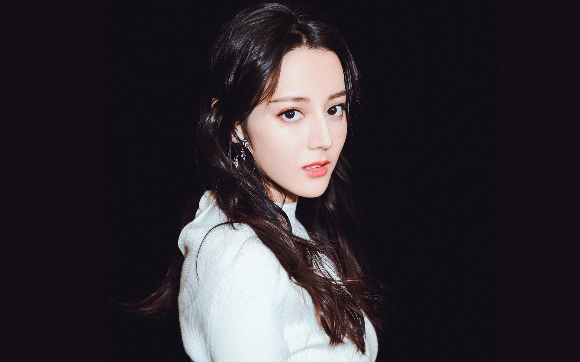 雷火电竞亚洲先驱-绿茵博弈，当法式精密遇上星月韧性