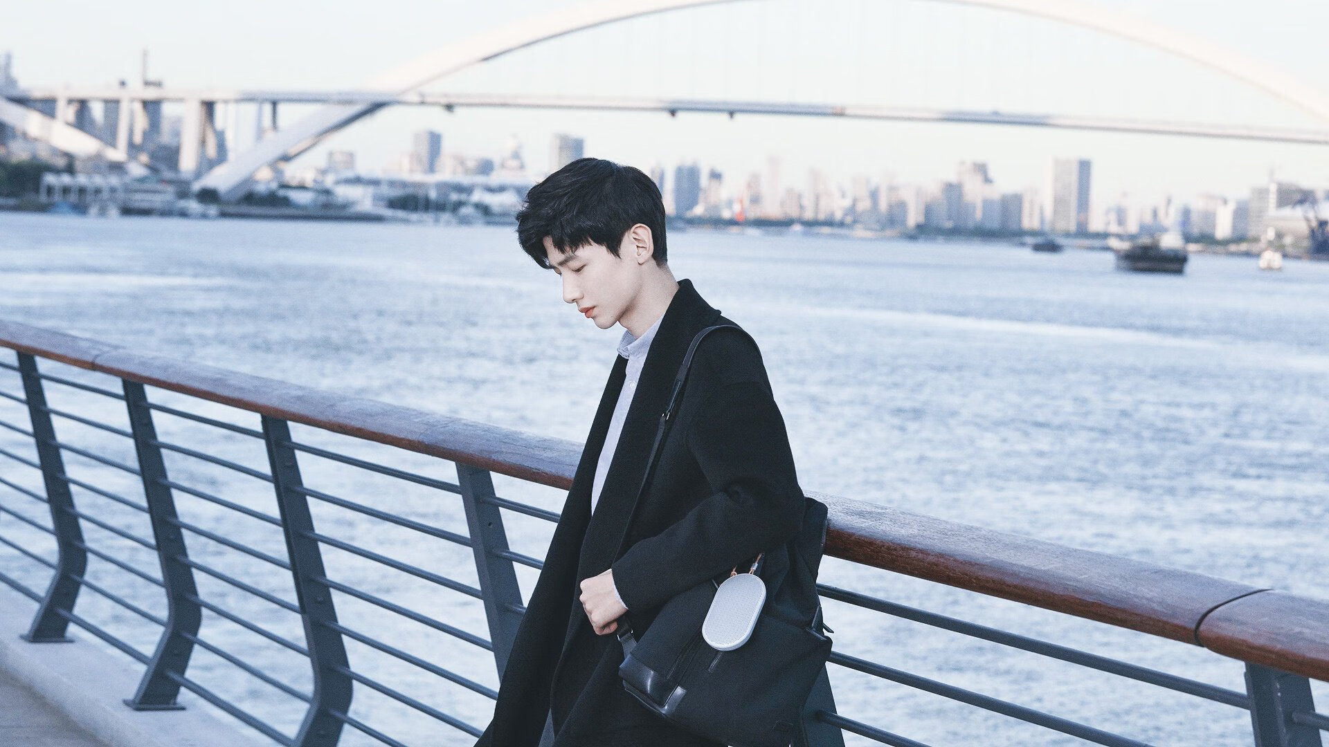 雷火电竞入驻-东方铁壁血拼美洲豹，小贾伦末节19分死神降临