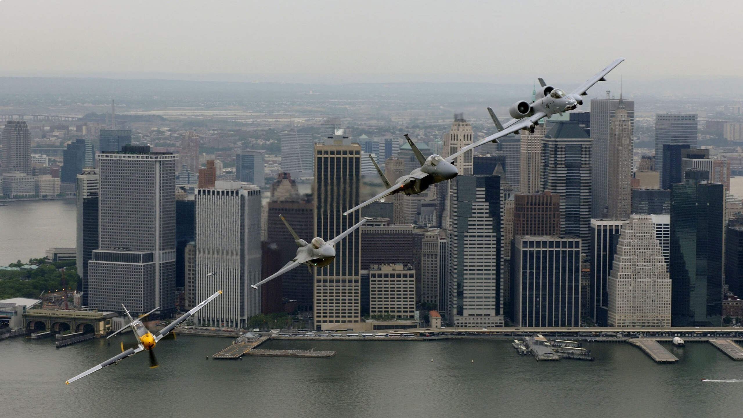 雷火电竞app-足球的暴力美学，哈兰德的个人歼灭战与玻利维亚的集体绞杀术