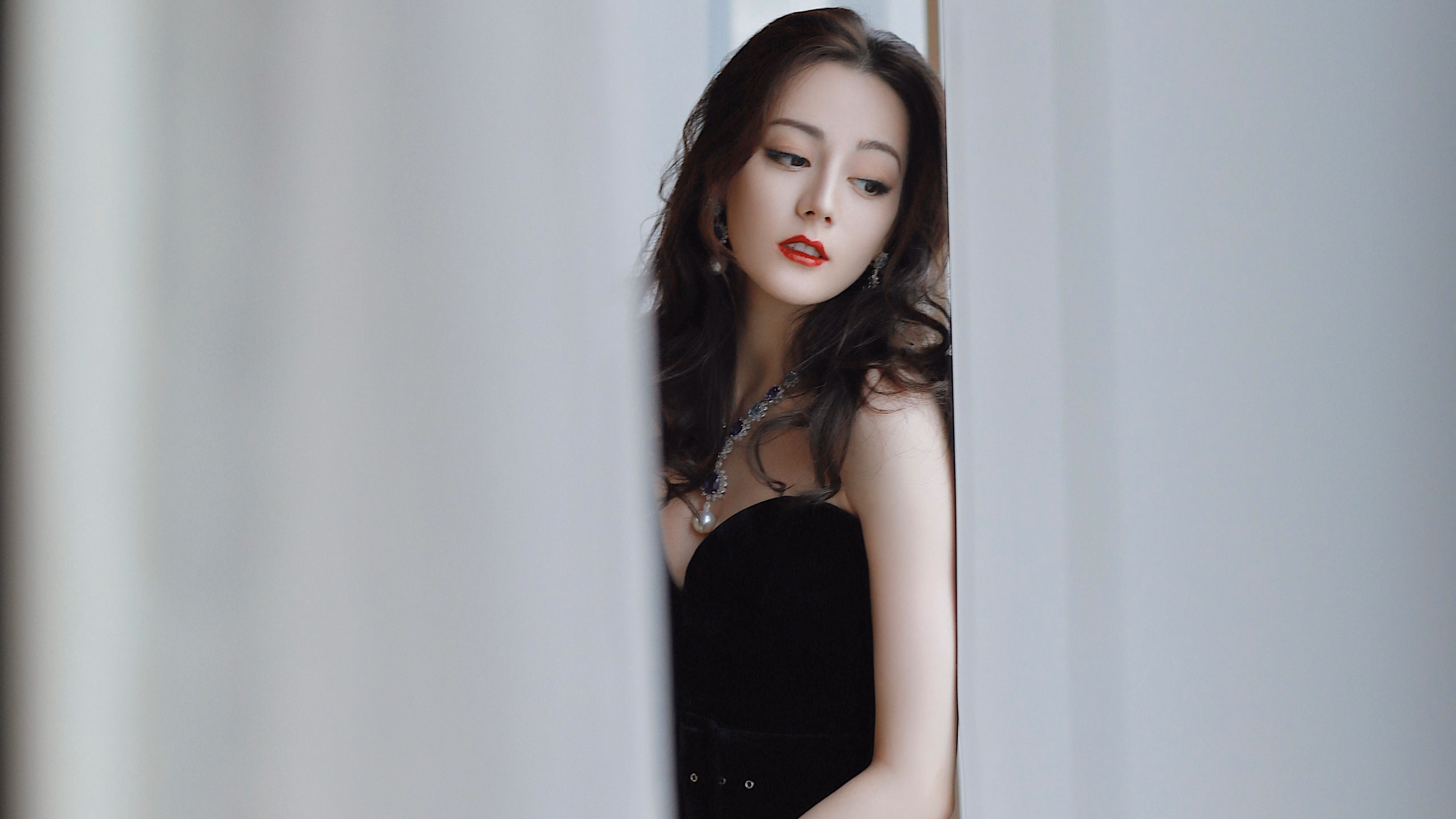 雷火电竞-当桑巴与蓝武士的碰撞遇上橙衣大脑，2026世界杯B组，德容如何定义了唯一性的非典型对决